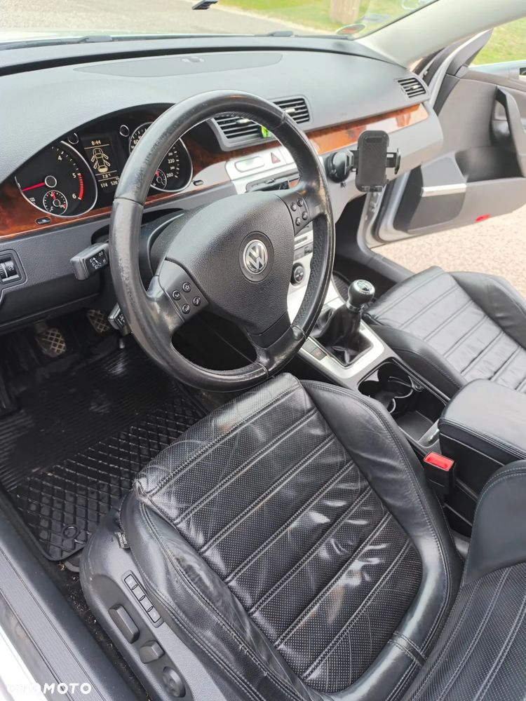 Volkswagen Passat 2.0 TDI DPF Highline - 12