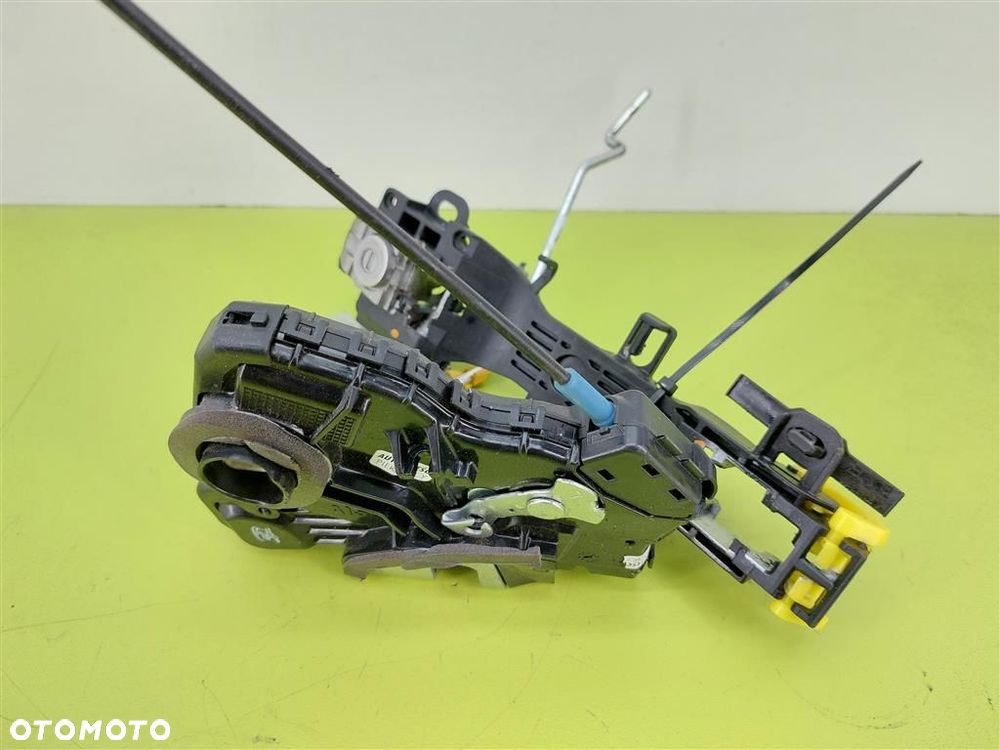 Zamek drzwi przód lewy Toyota Verso 6PIN - 6