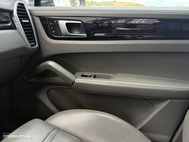 Porsche Cayenne E-Hybrid Tiptronic S - 34
