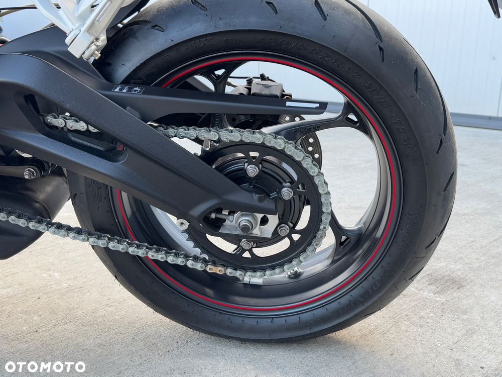 Triumph Street Triple - 23