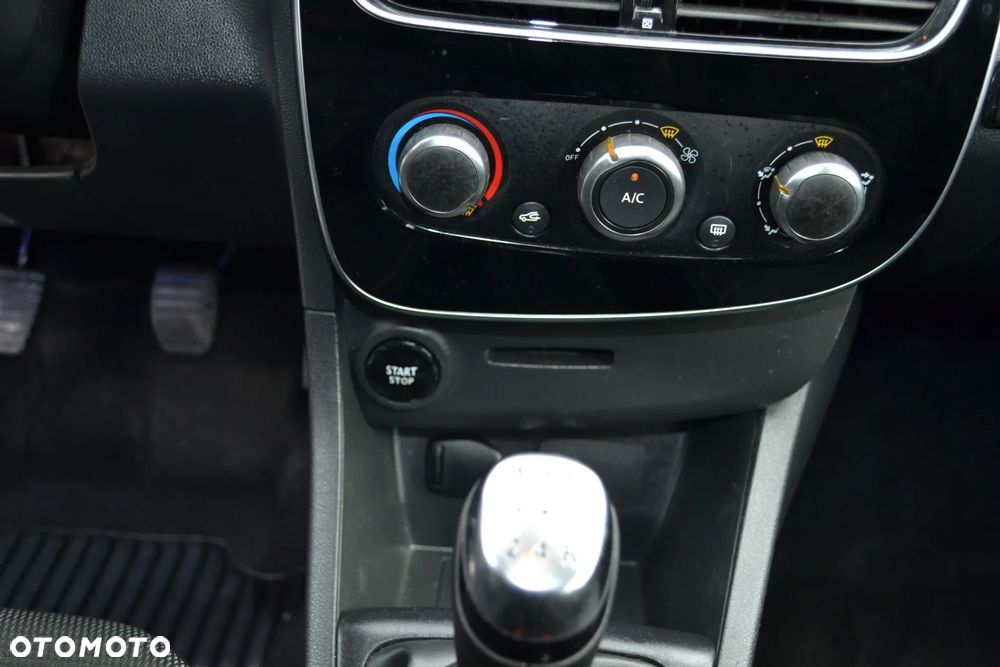 Renault Clio 1.2 16V 75 Limited - 8