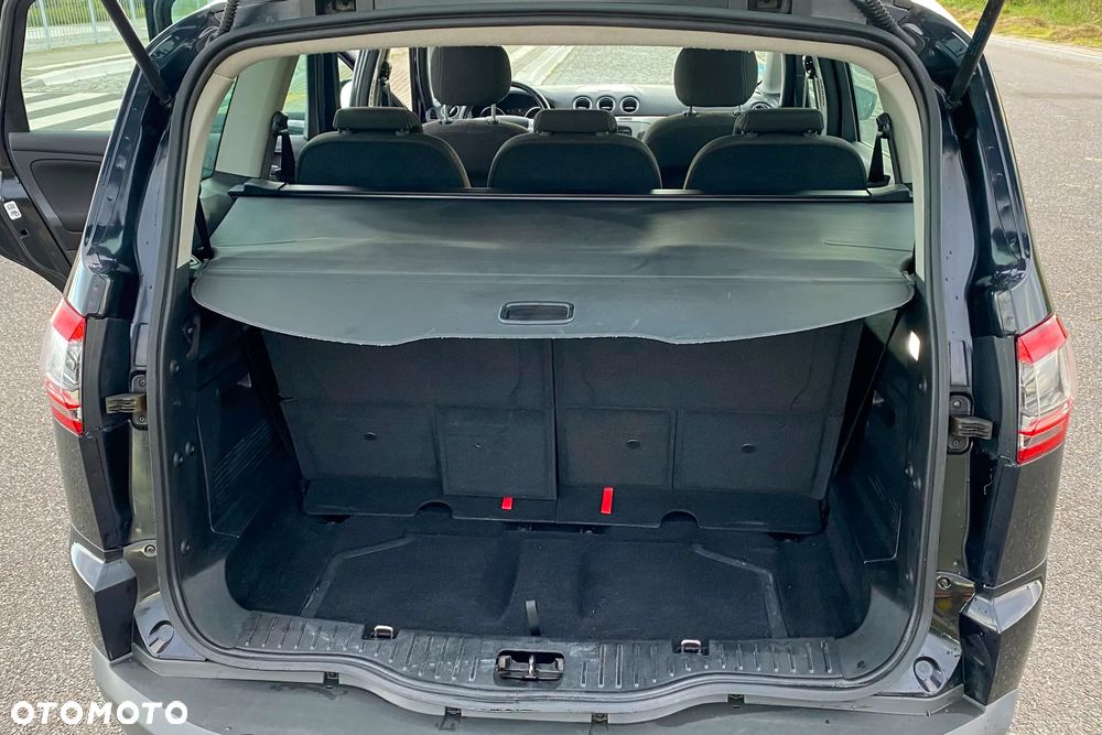 Ford S-Max - 12