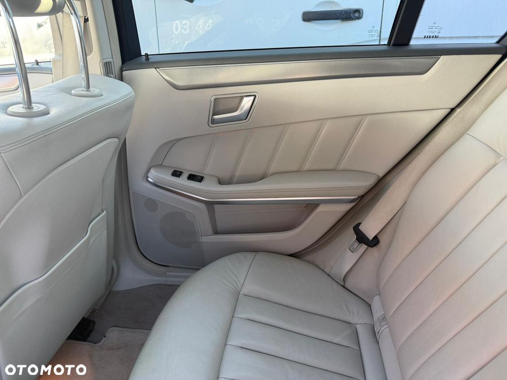 Mercedes-Benz Klasa E 300 BlueTEC 7G-TRONIC - 15