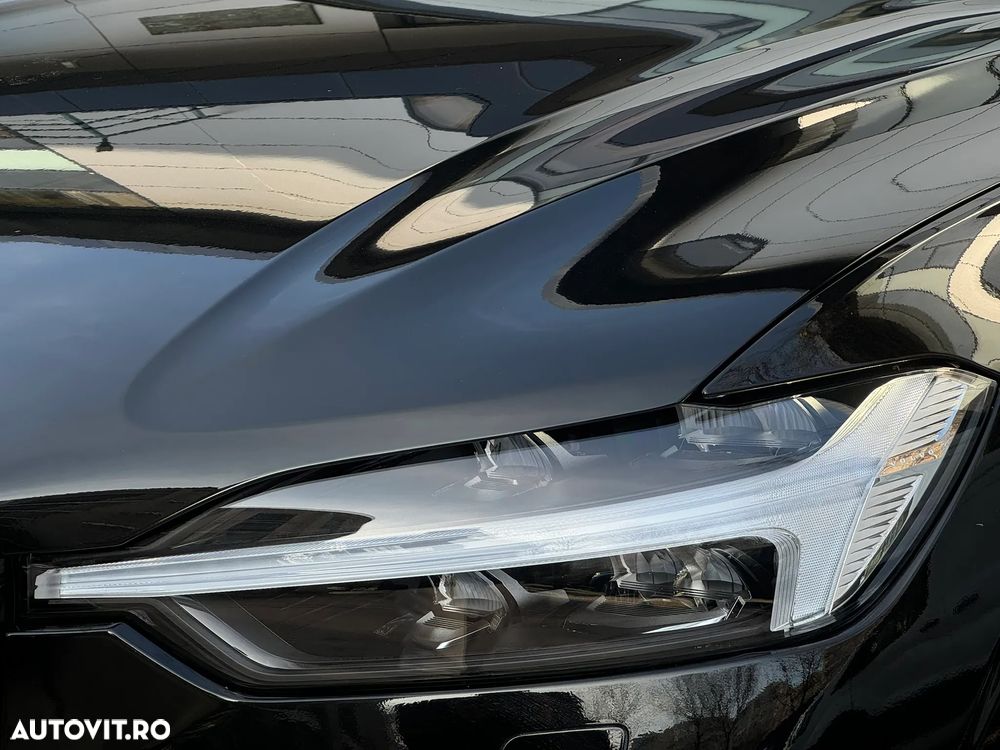 Volvo XC 60 T6 AWD AT PHEV Plus Dark - 8