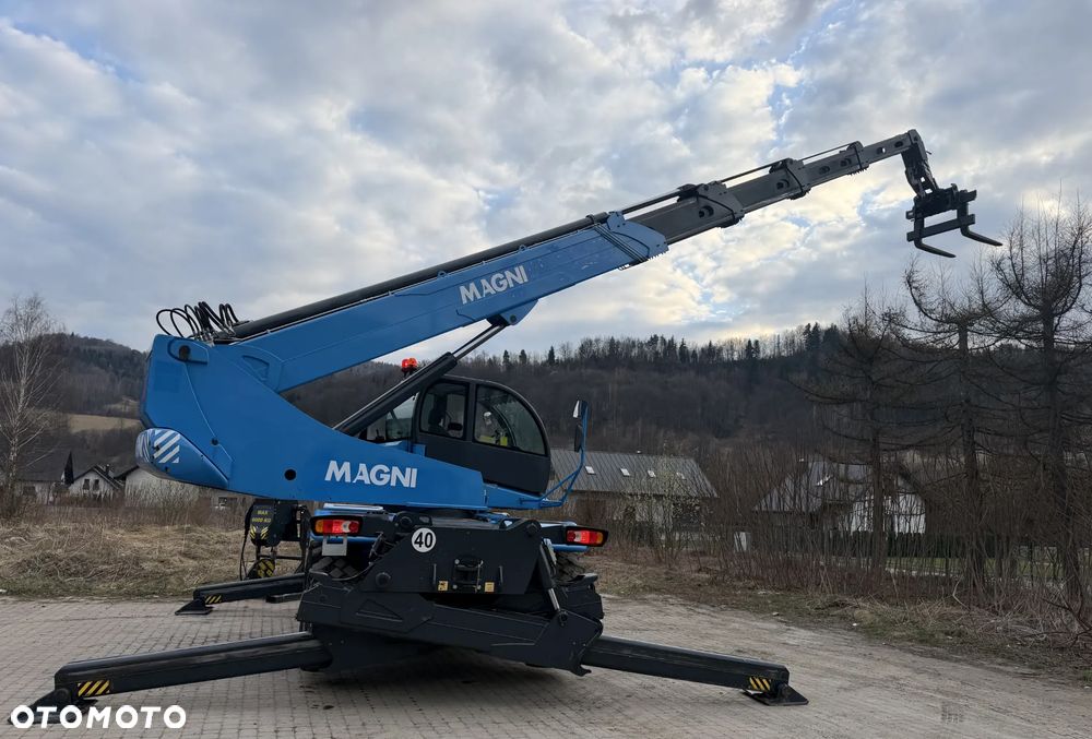 Magni RTH 6.30 SH-M/C . Ładowarka Teleskopowa Dźwig Zwyżka 30 metrów wysuw . Udźwig 6 ton. 4391 mtg Kosz (Pilot 2 funkcje) Wciągarka hydr. Widły. Jak Nowa z Norwegii! 2018rok. KLIMA Webasto post. Aktualna DEKRA 2026r. skręt 4 koła KRAB. Auto-poziomowanie! Zero luzów wycieków jak Nowa z salonu. Pełny Obrót. Małe Gabaryty maszyny. Mała waga 21 ton a potężny zasięg i udzwig! - 13