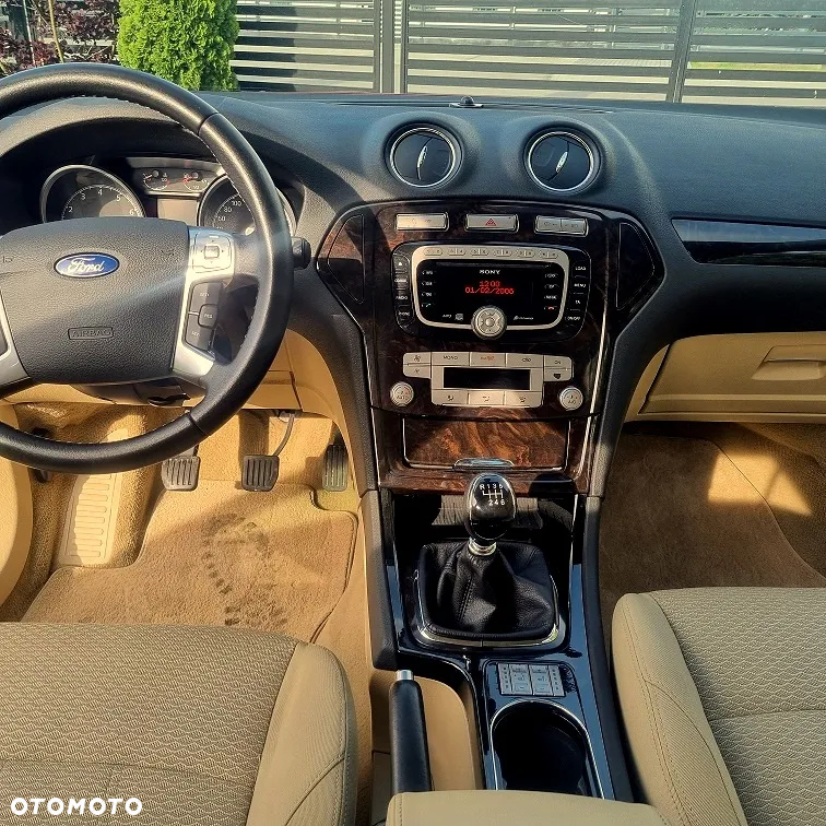 Ford Mondeo 2.5 Ghia - 21