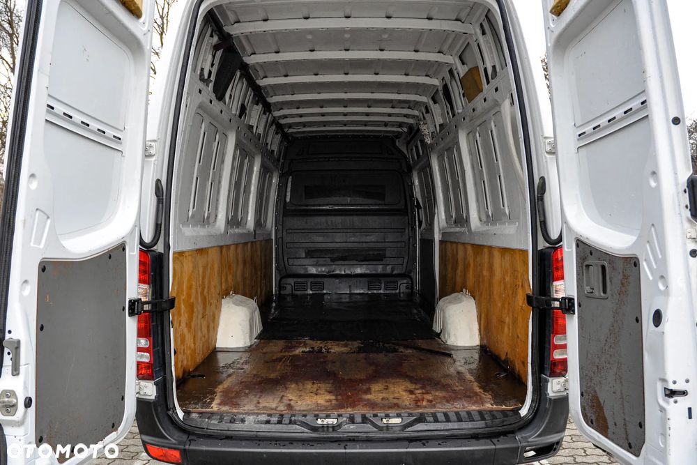 Mercedes-Benz Sprinter - 11
