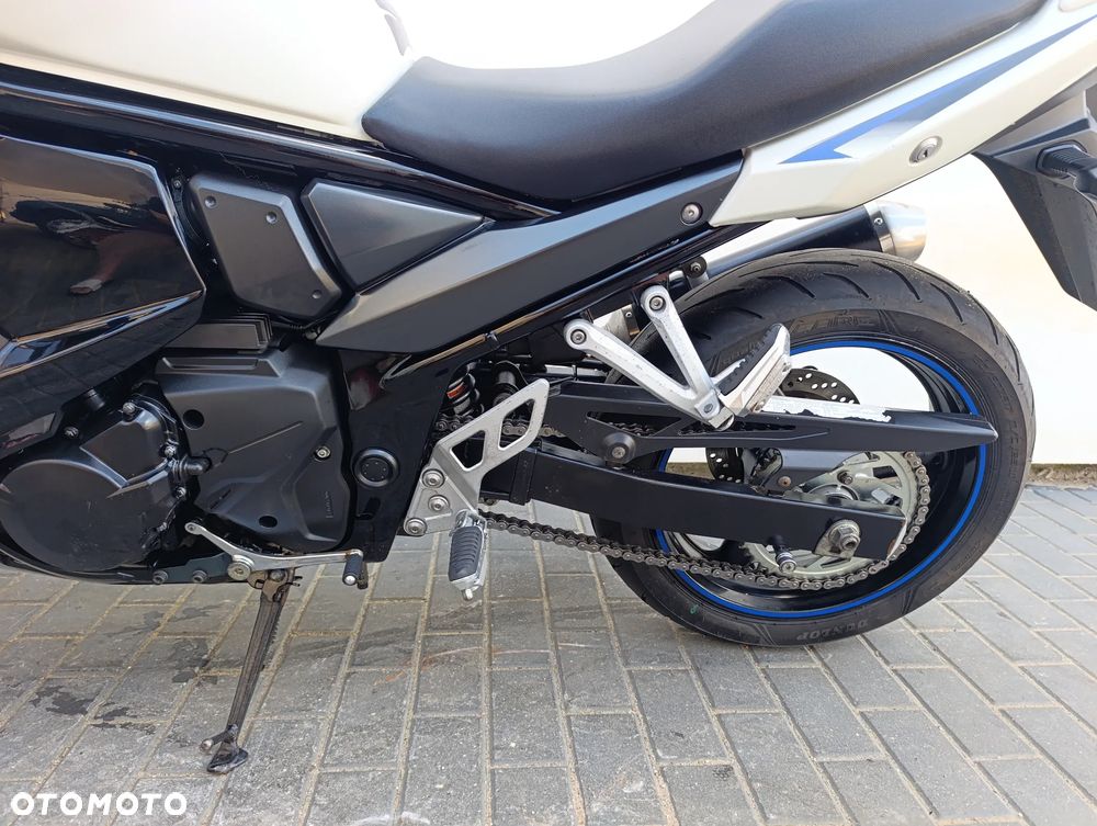 Suzuki GSX - 13