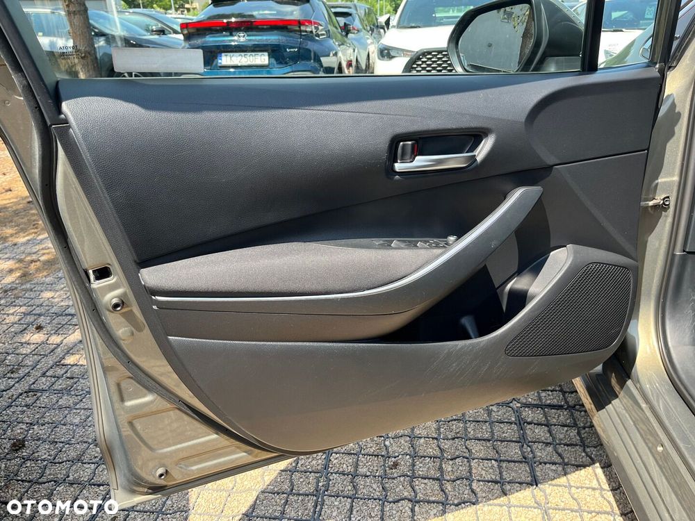 Toyota Corolla - 22