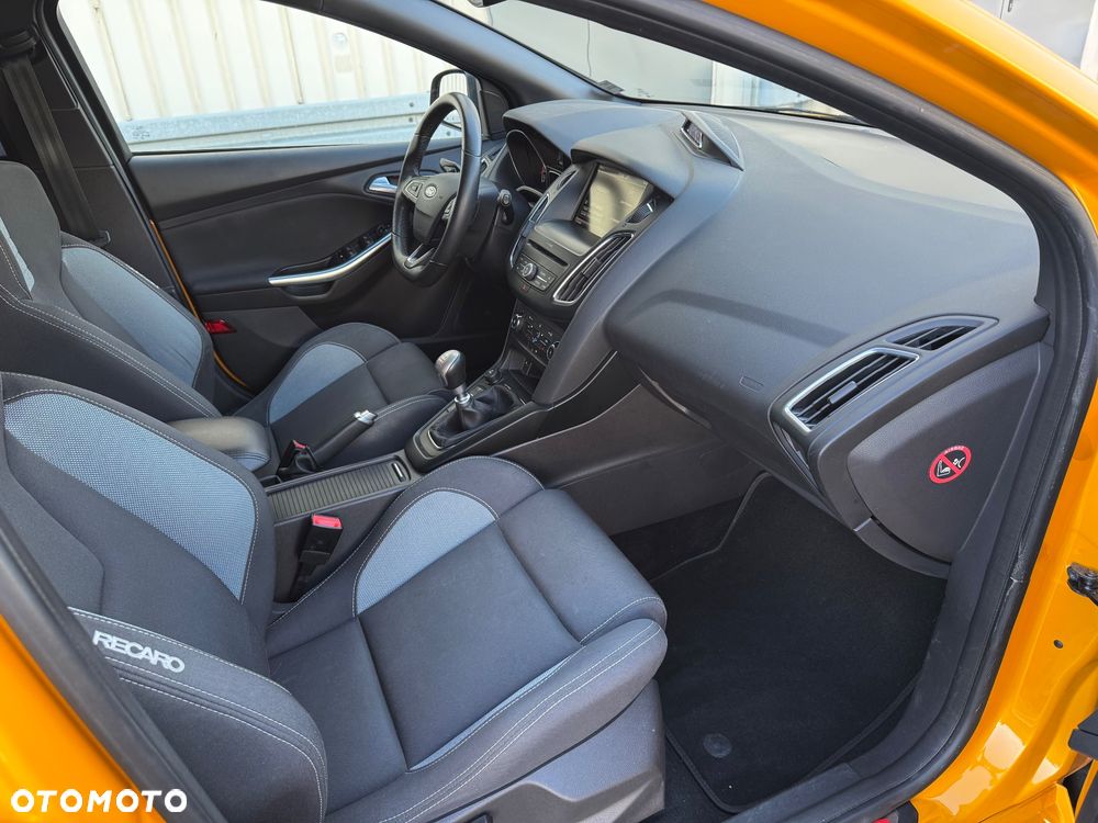 Ford Focus ST - 15