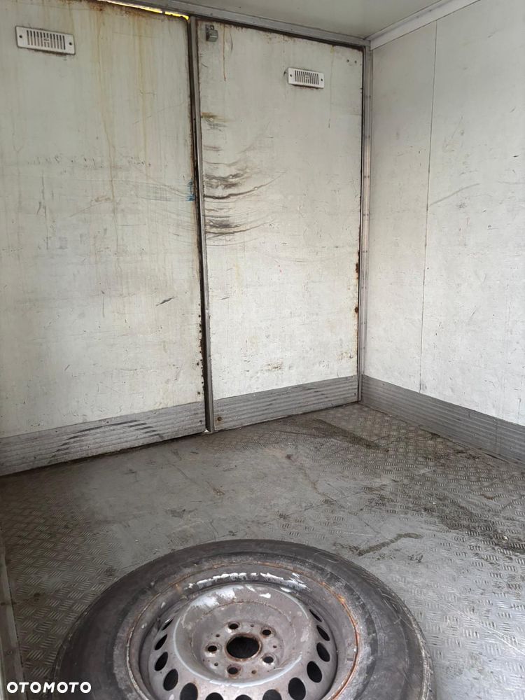 Volkswagen T5 Autochlodnia kontener - 7