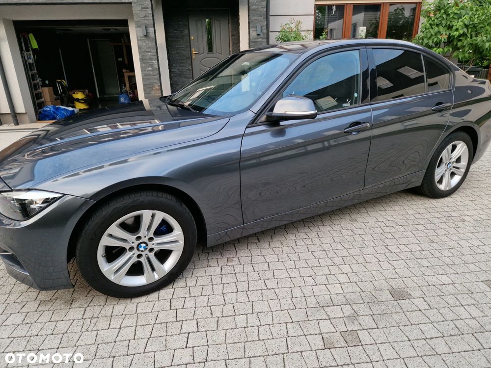 BMW Seria 3 330i xDrive - 3