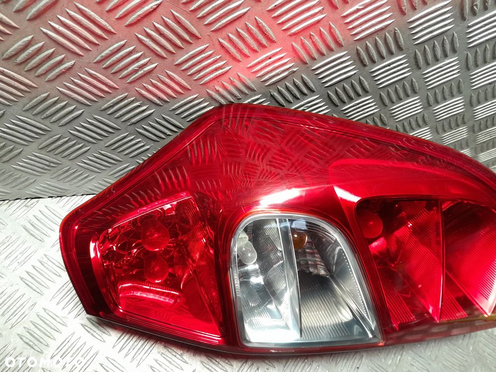 HYUNDAI I10 LAMPA PRAWA TYLNA PRAWY TYŁ W BŁOTNIK - 7