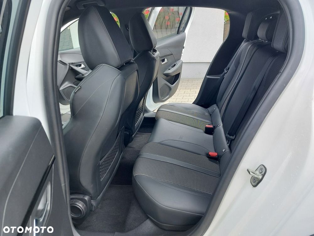 Peugeot 208 - 13