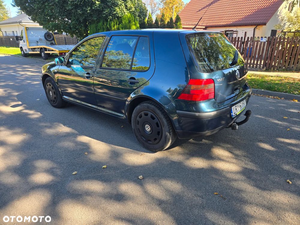 Volkswagen Golf - 6