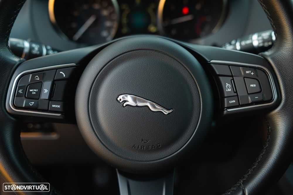 Jaguar F-Pace 2.0 i4D Pure - 27