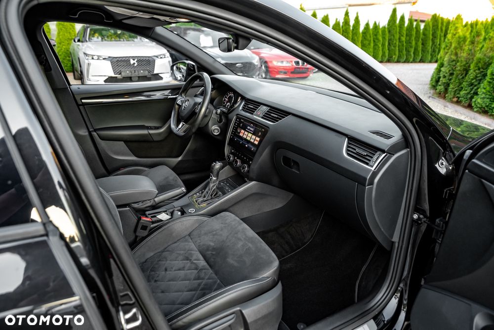 Skoda Octavia 2.0 TDI DSG RS - 22