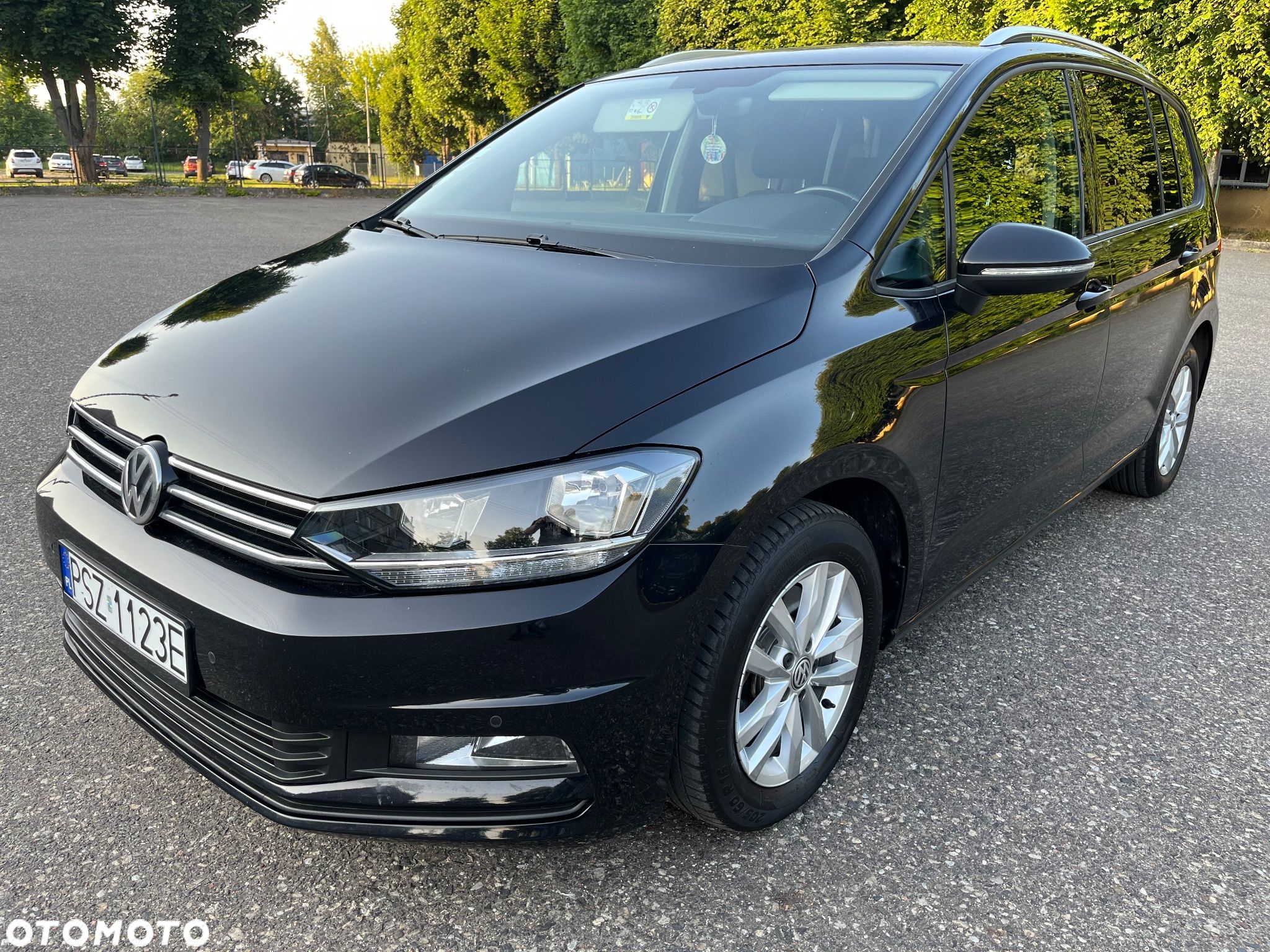 Volkswagen Touran - 1
