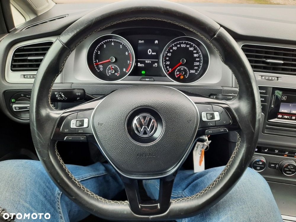 Volkswagen Golf - 27