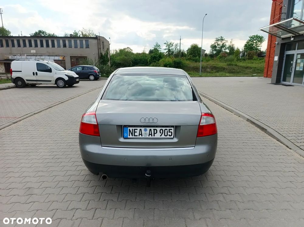 Audi A4 Limousine - 10