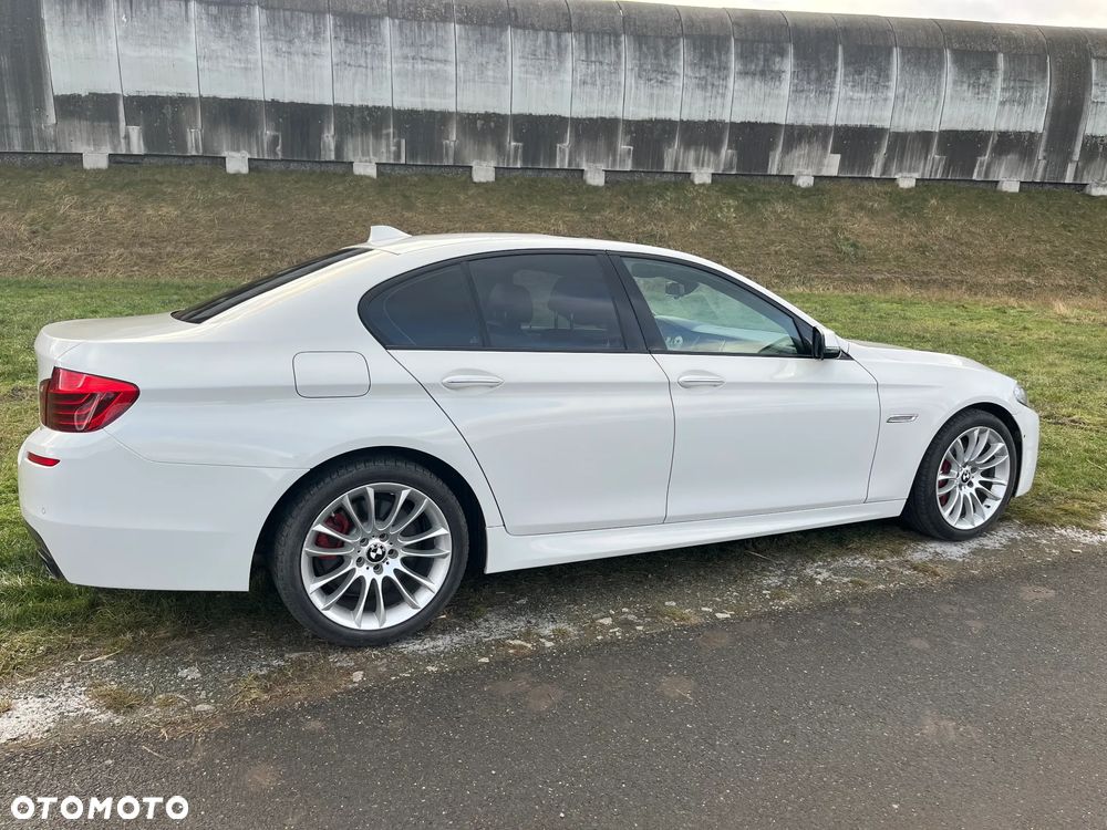 BMW Seria 5 550i xDrive - 4