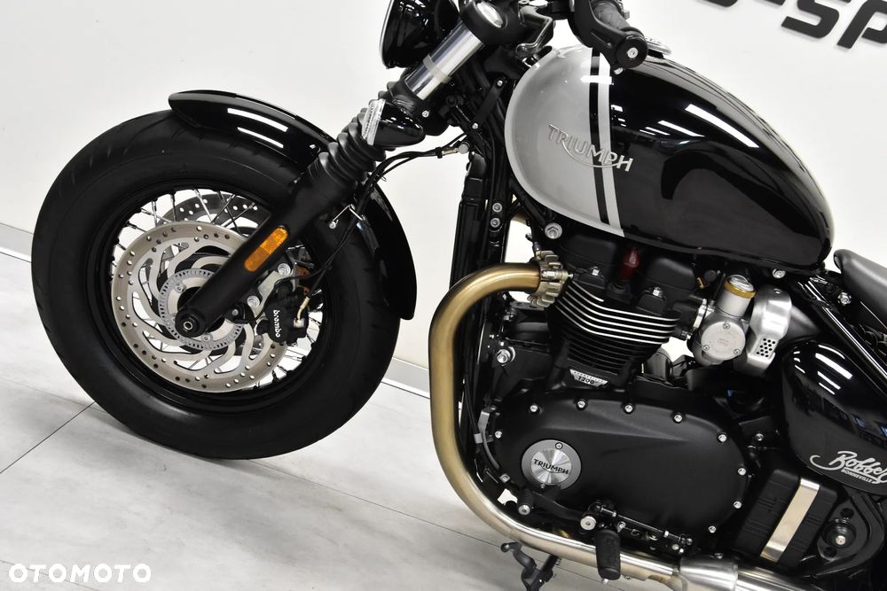 Triumph Bonneville Bobber - 12
