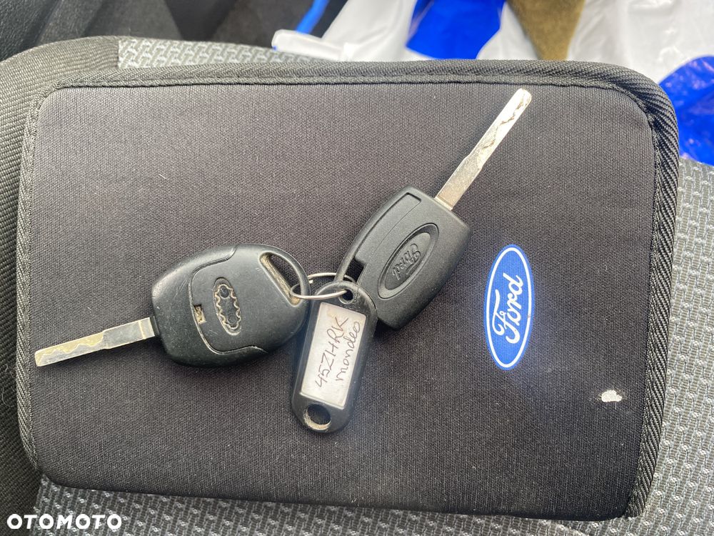 Ford Mondeo 2.0 Ambiente - 25
