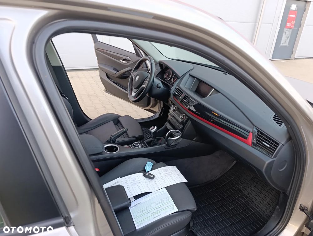 BMW X1 sDrive18d Sport Line - 36
