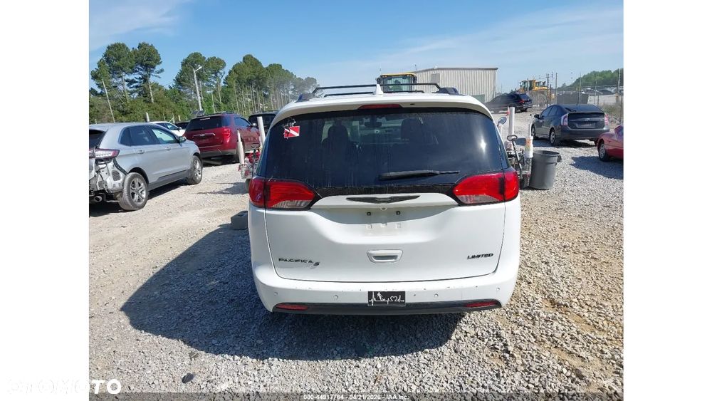 Chrysler Pacifica - 8