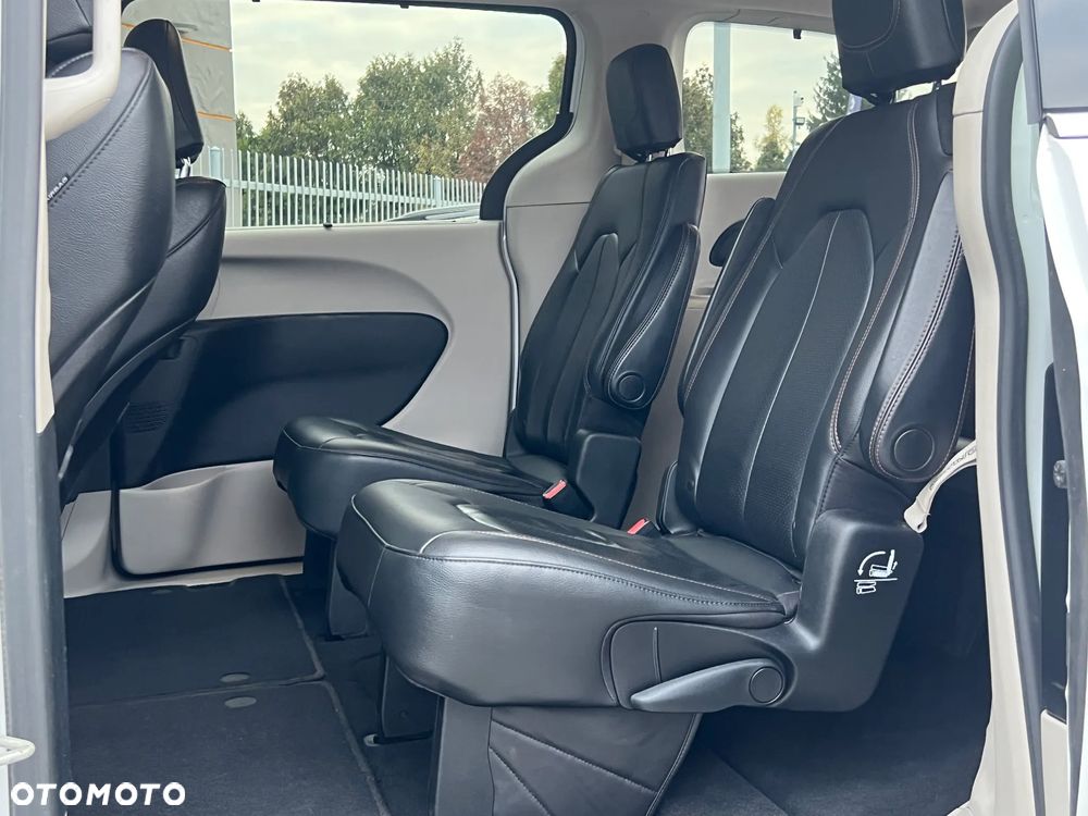 Chrysler Pacifica - 20