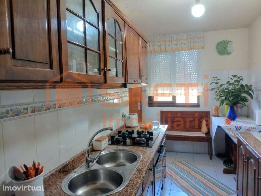 Apartamento T5, em excelente localização - Grande imagem: 2/7