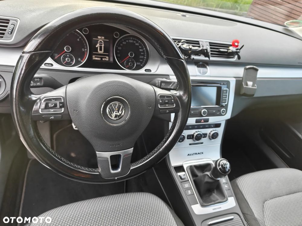Volkswagen Passat - 12