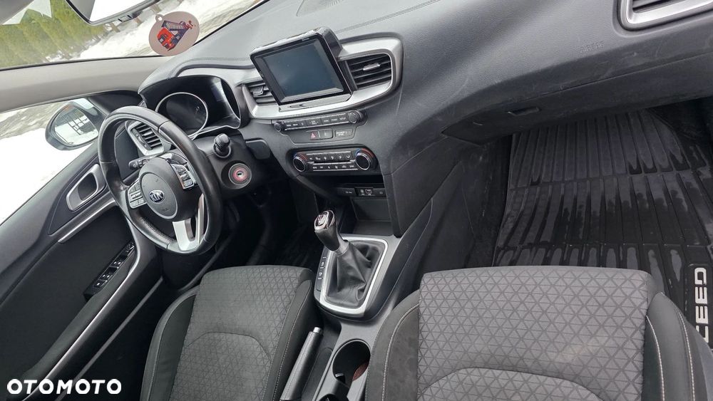 Kia Ceed 1.6 CRDi SCR L Business Line Plus - 14
