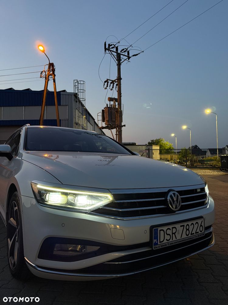Volkswagen Passat Variant 2.0 TDI SCR DSG Elegance - 27