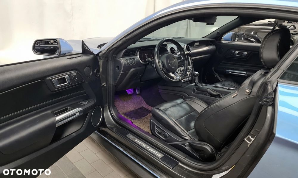 Ford Mustang - 7
