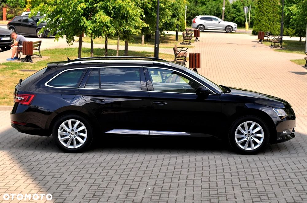Skoda Superb 2.0 TDI Premium Edition - 17