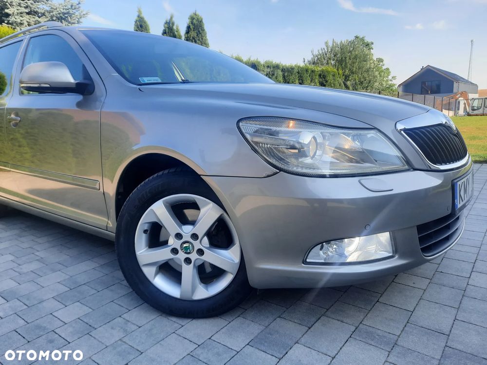 Skoda Octavia 2.0 TDI DPF Elegance DSG - 2