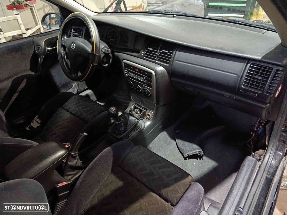 Carro MOT: X20DTH Y20DTH OPEL VECTRA B 2000 2.0TDI 101CV 4P PRETO DIESEL - 2