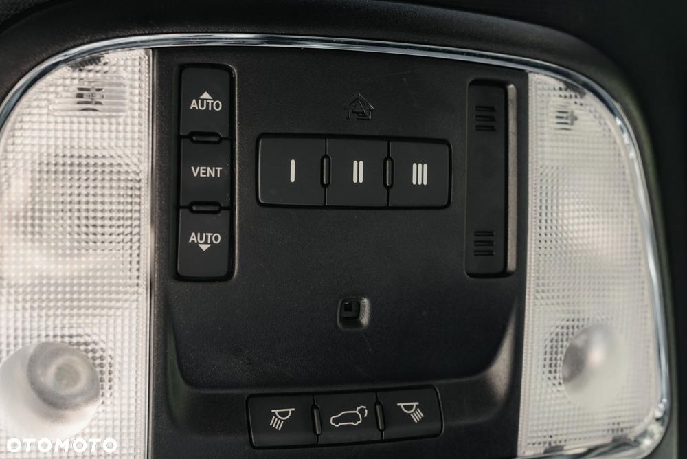 Jeep Grand Cherokee - 33