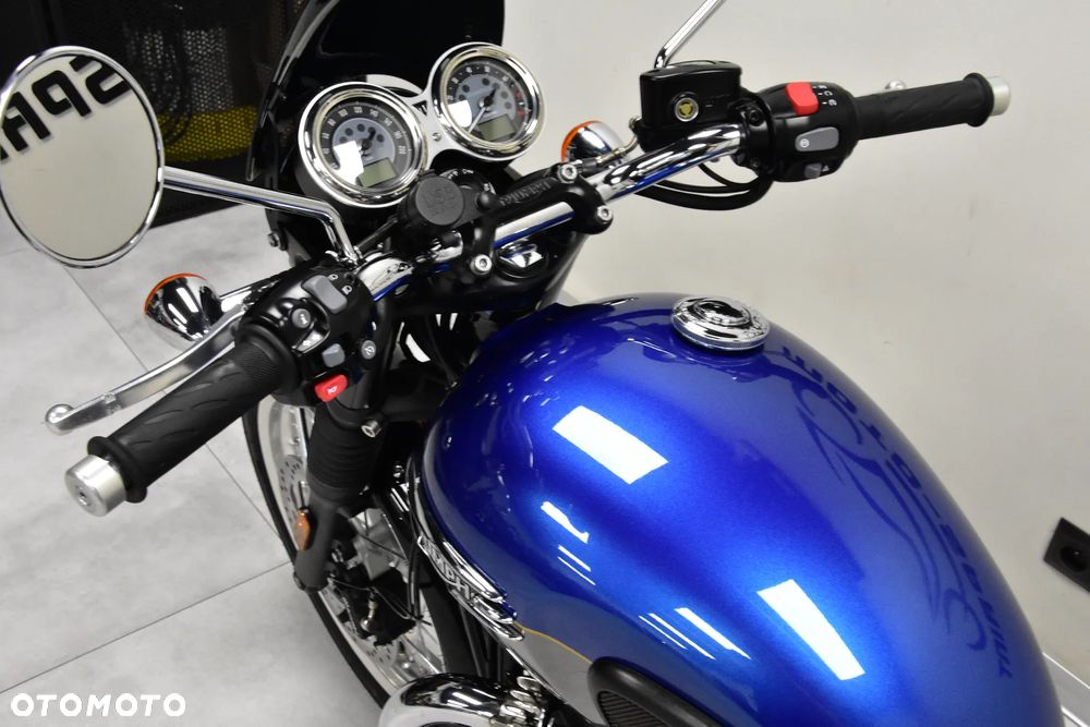 Triumph Bonneville - 17