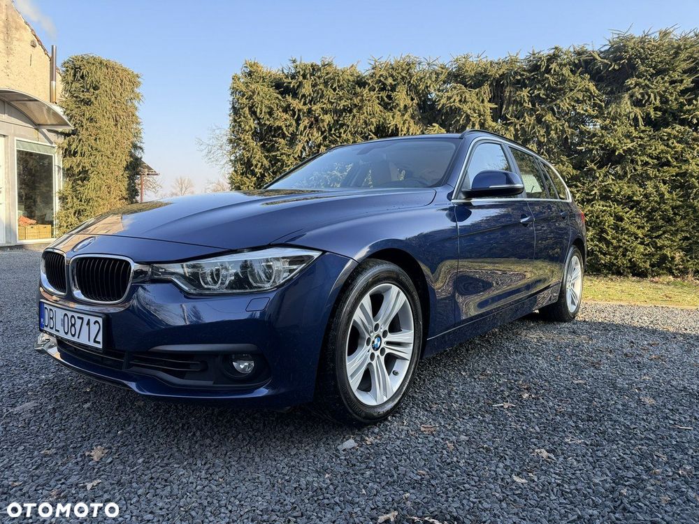 BMW Seria 3 320i Luxury Line - 26