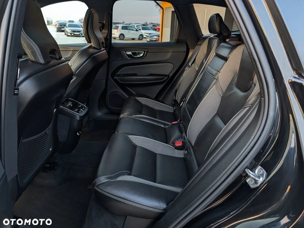 Volvo XC 60 D5 AWD R-Design - 36