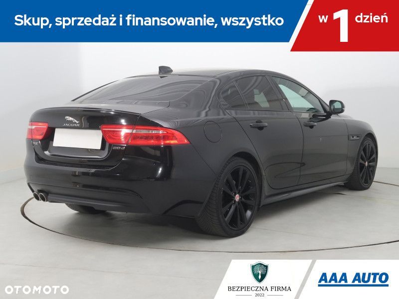 Jaguar XE - 7