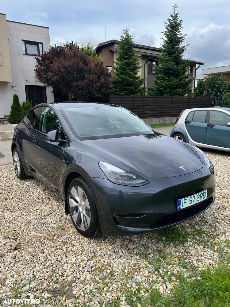 Tesla Model Y - 16