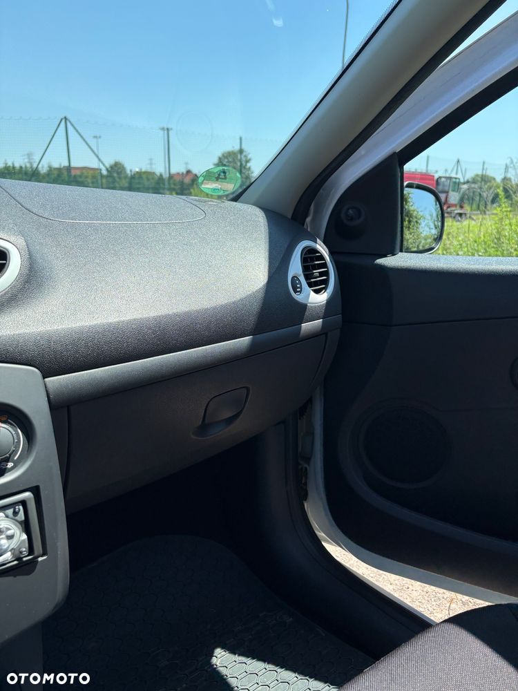 Renault Clio 1.2 16V Campus Authentique - 13