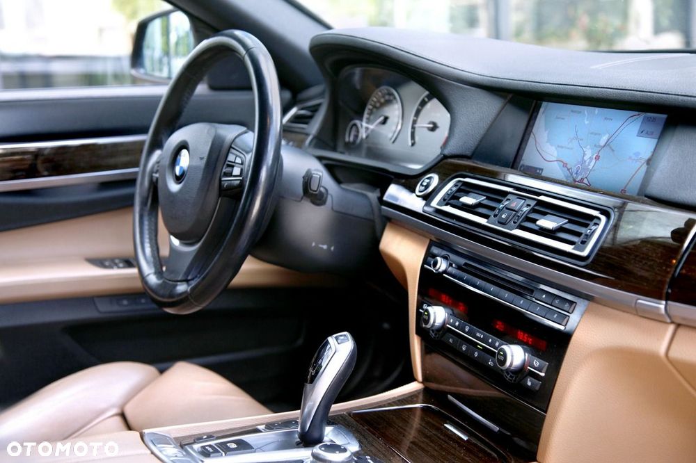 BMW Seria 7 740d - 13