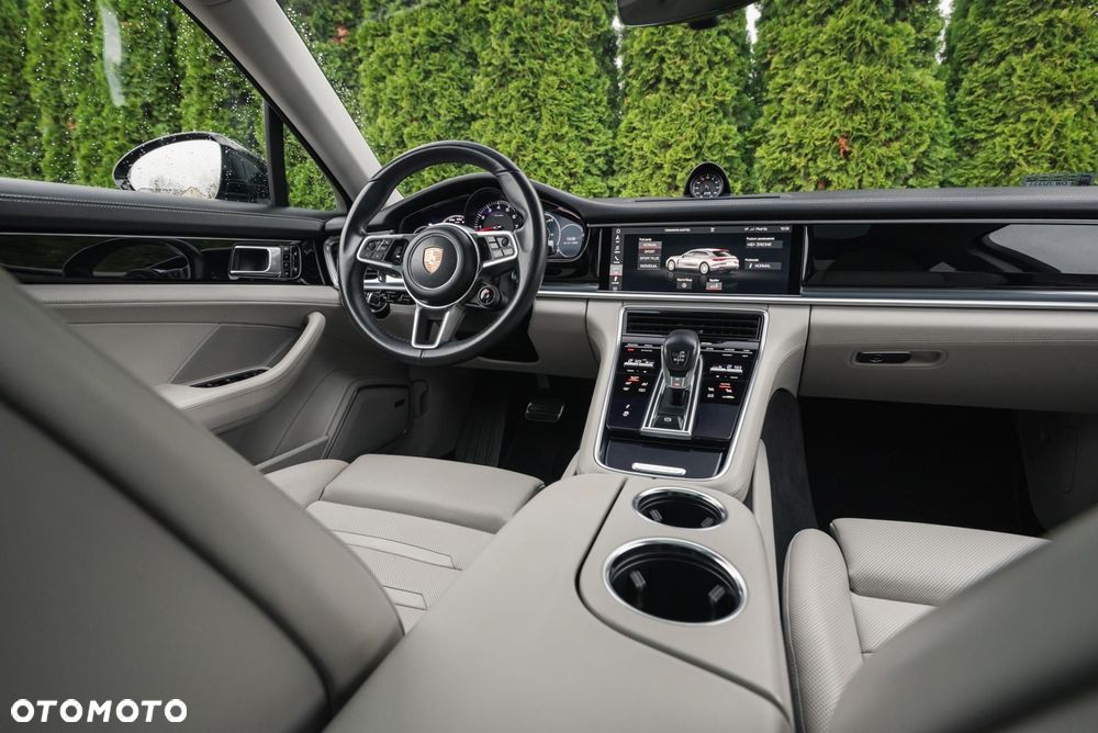 Porsche Panamera - 17