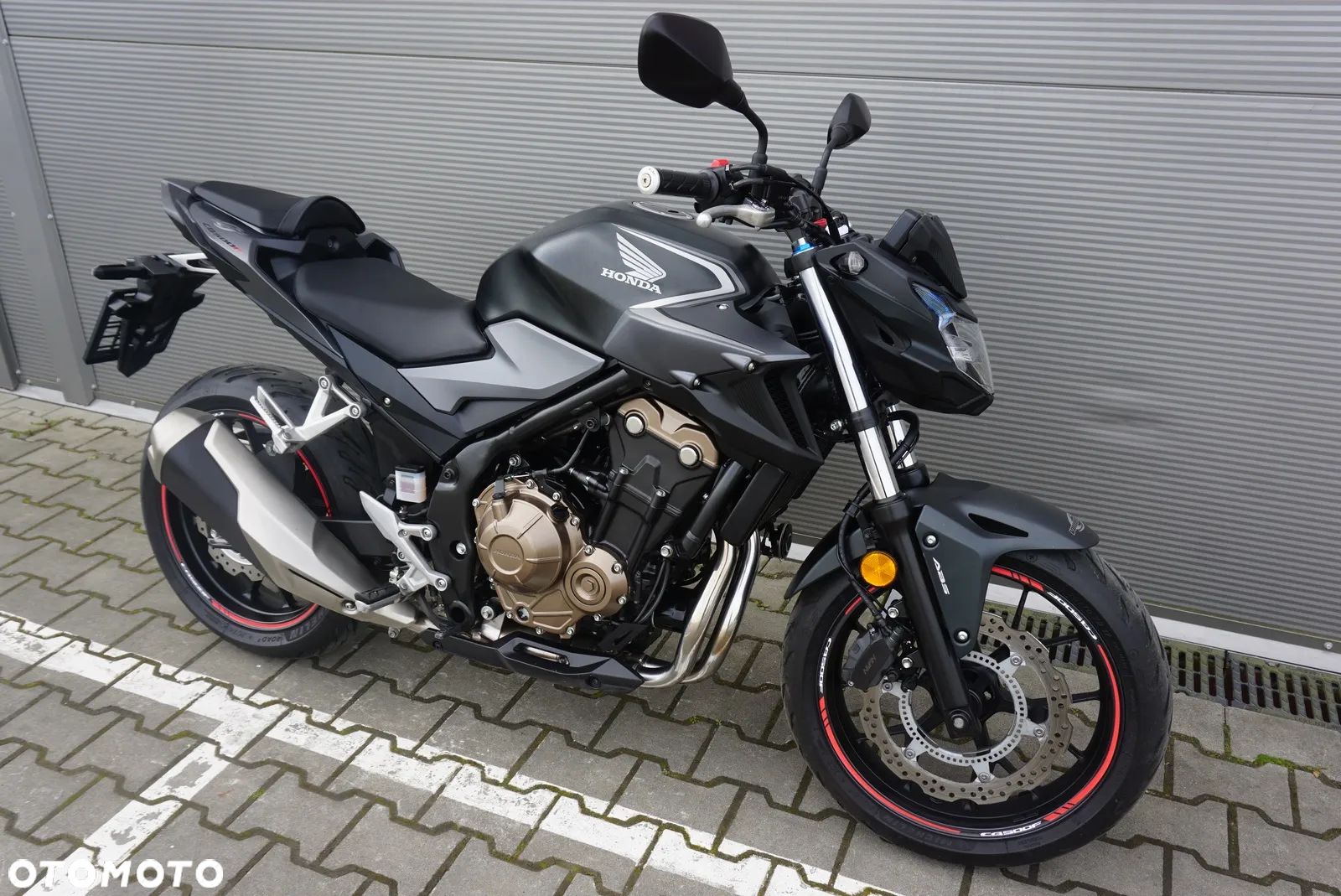 Honda CB - 1