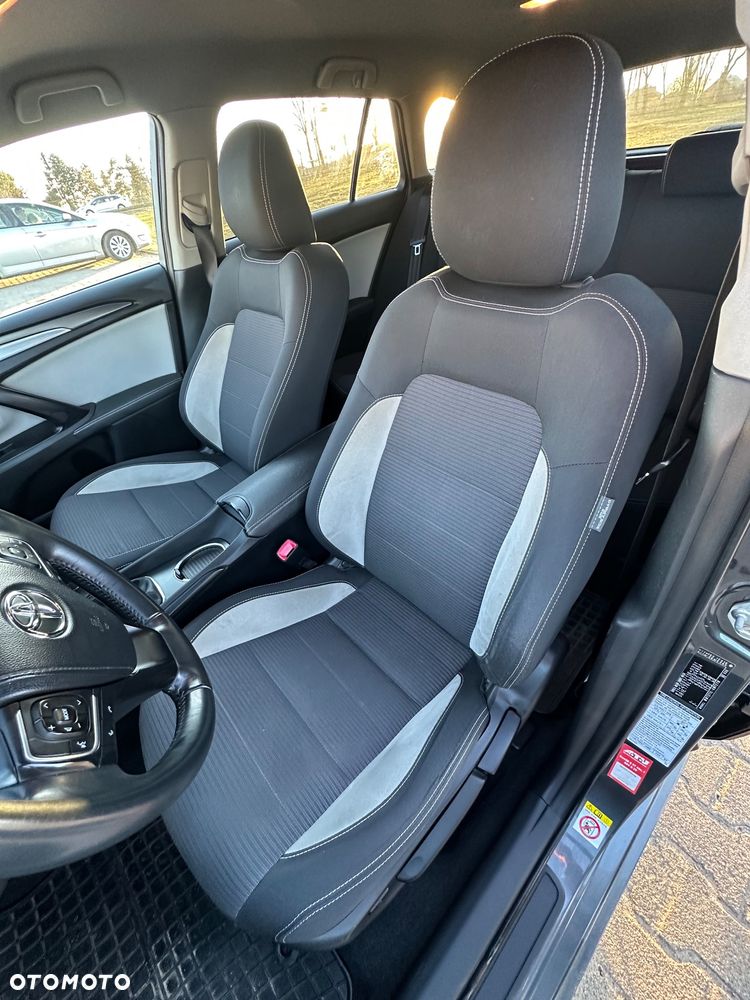 Toyota Avensis 2.0 D-4D Premium - 22