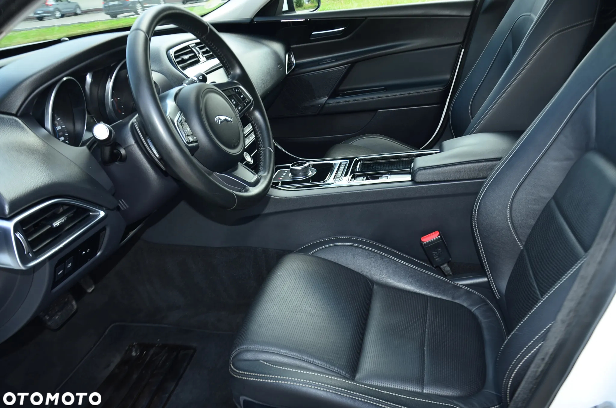 Jaguar XE 2.0 D Prestige - 17